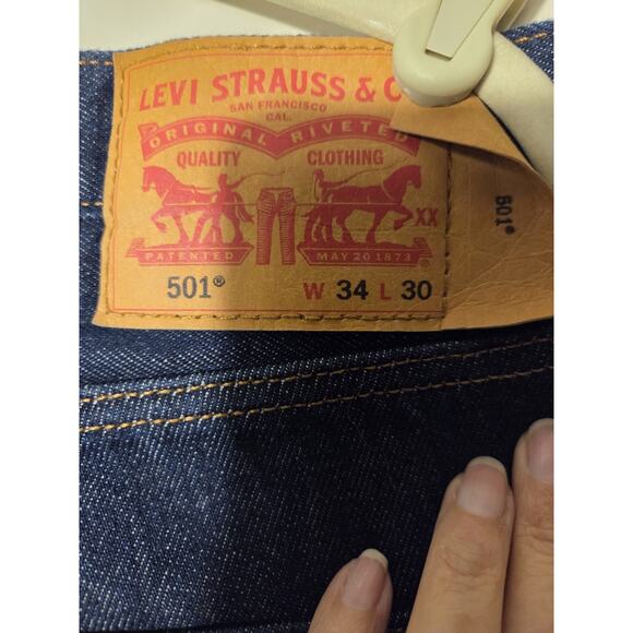 Levis 501 Jeans Mens 33x30 Dark Wash CW 22 - Picture 4 of 9